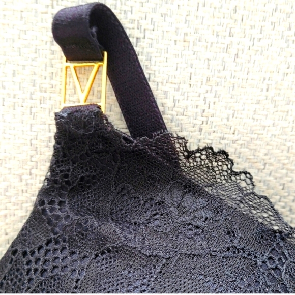 Brand new Victoria Secret Bra - Picture 4 of 4